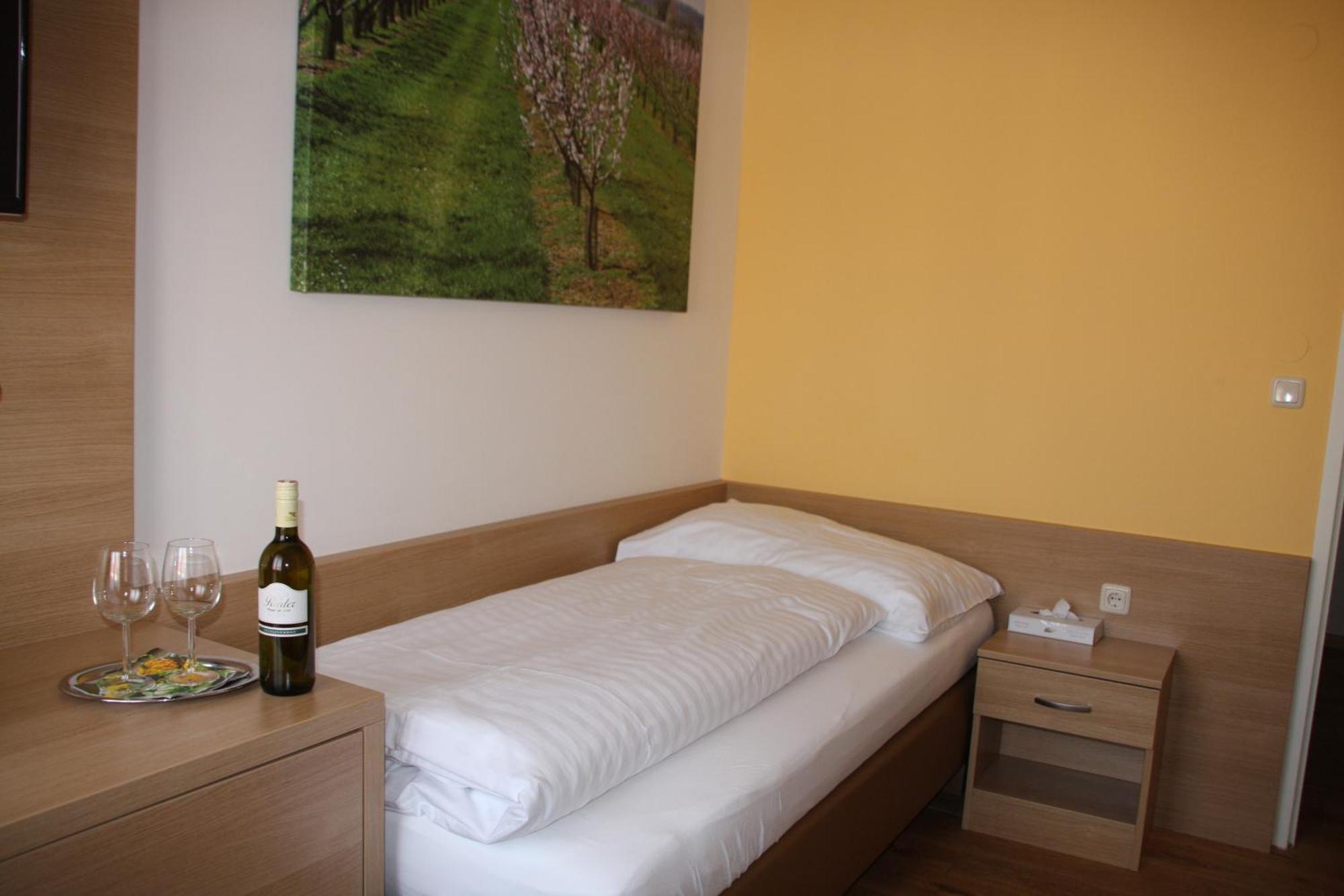 Weinhotel Rieder Poysdorf Dış mekan fotoğraf