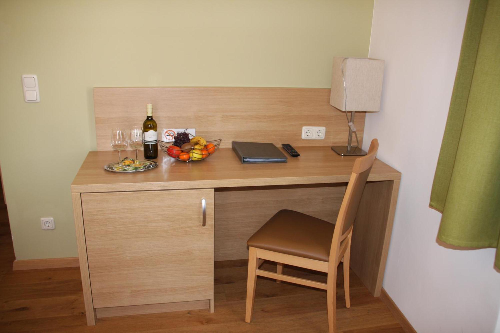 Weinhotel Rieder Poysdorf Dış mekan fotoğraf