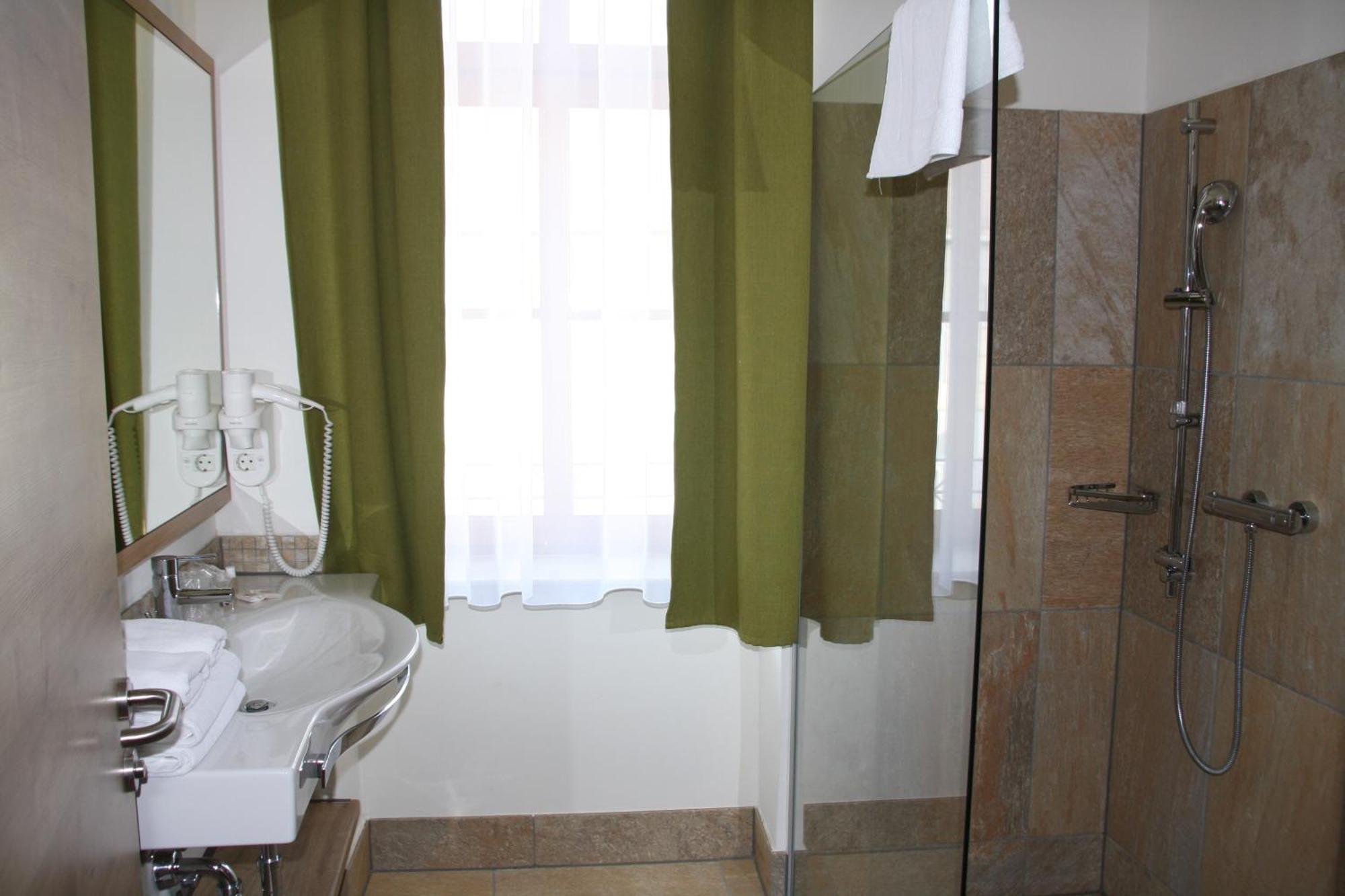 Weinhotel Rieder Poysdorf Dış mekan fotoğraf